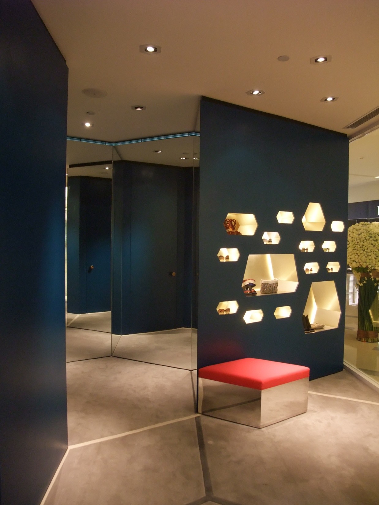 RL Watch Salon interior